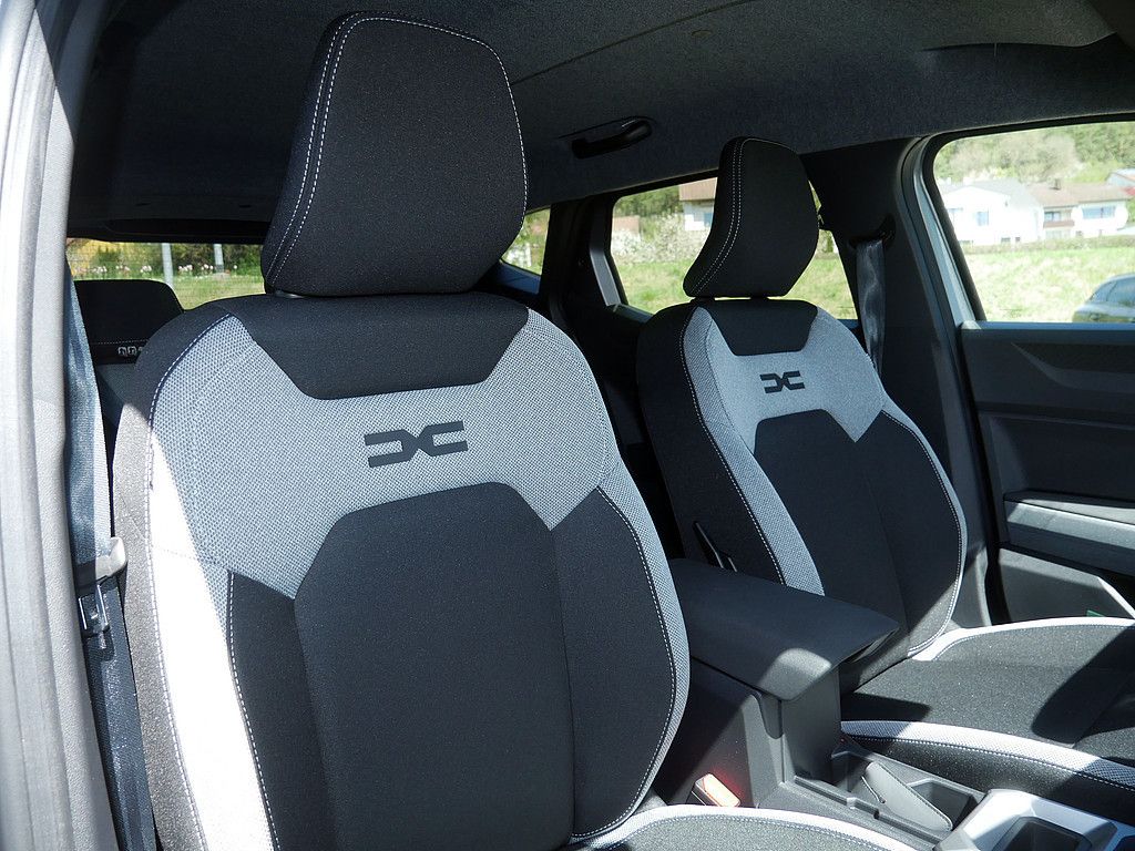 Fahrzeugabbildung Dacia Duster Journey Mild Hybrid 140