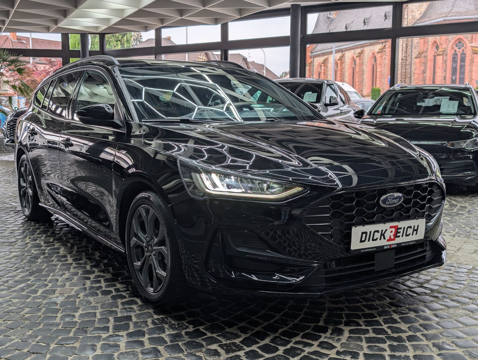 Fahrzeugabbildung Ford Focus 1.0 EB ST-Line ACC LED KAM WINTER Styling