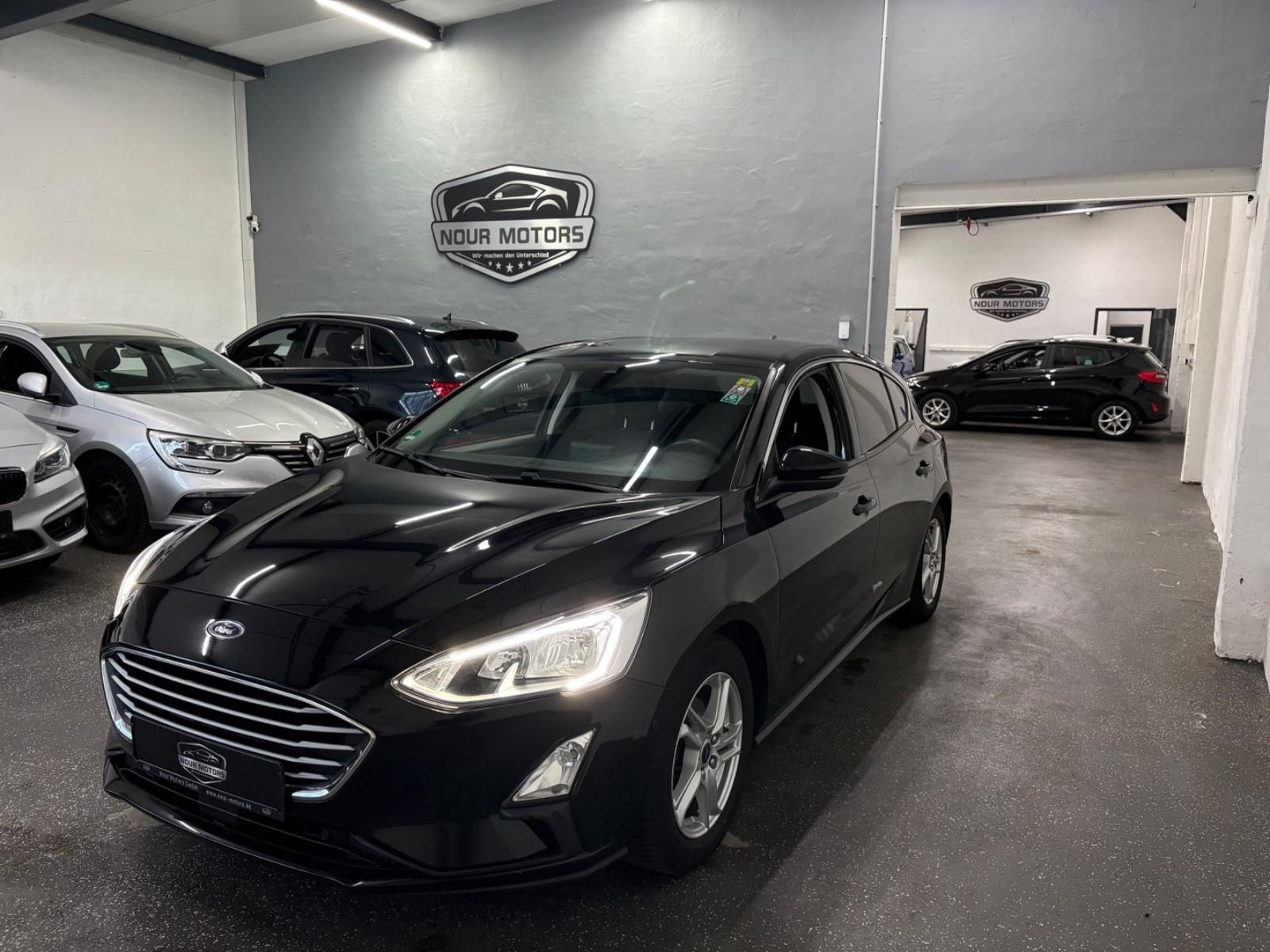 Ford Focus Lim. **Cool & Connect** / Automatik