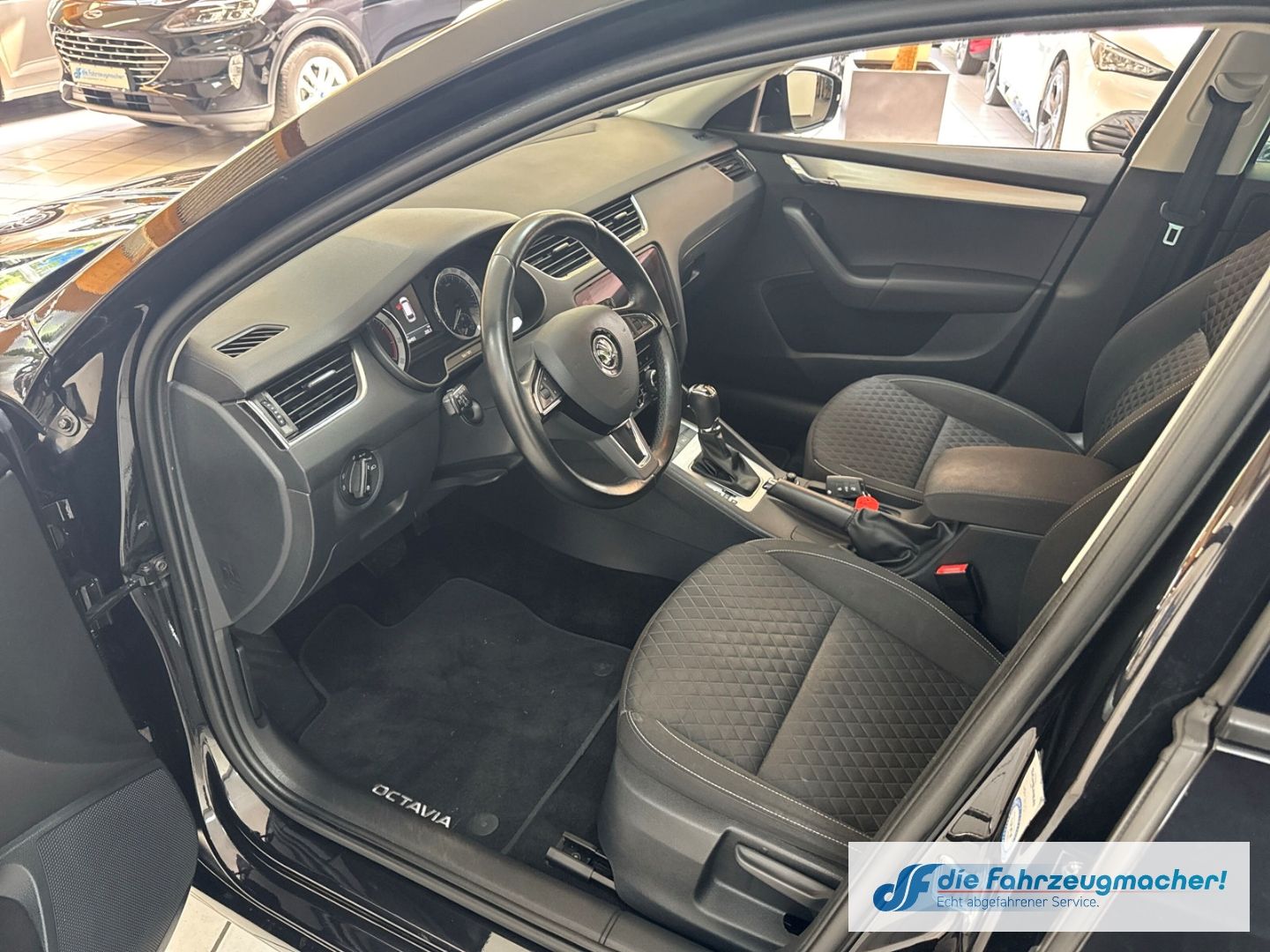 Fahrzeugabbildung SKODA Octavia Combi Drive 1,4 DSG 150PS AHK Navi LED B