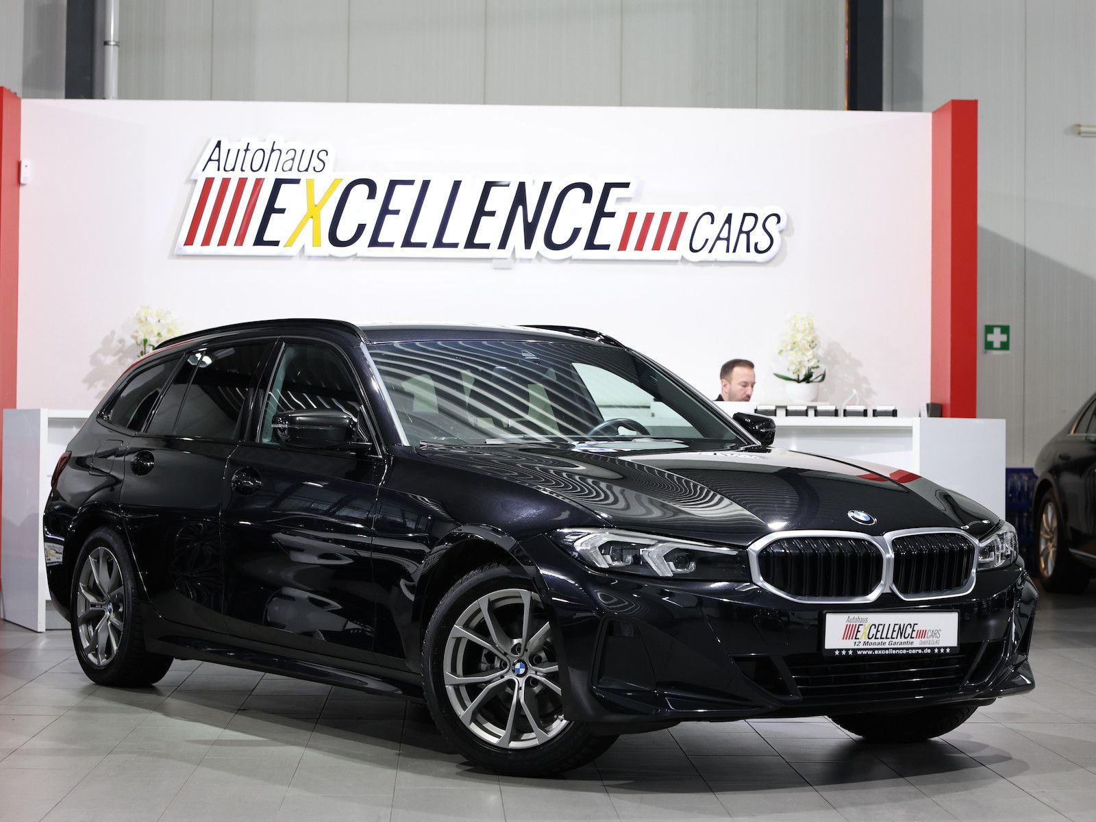 BMW 318d Touring SHADOW SPORT CURVED+NAVI,LEDER,LED
