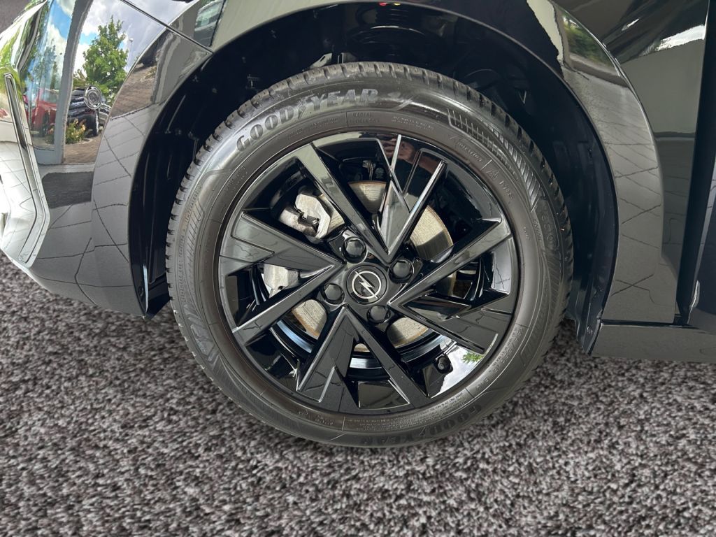 Fahrzeugabbildung Opel Corsa 1.2 GS Navi Sitz/Lenkradheizung PDC LED