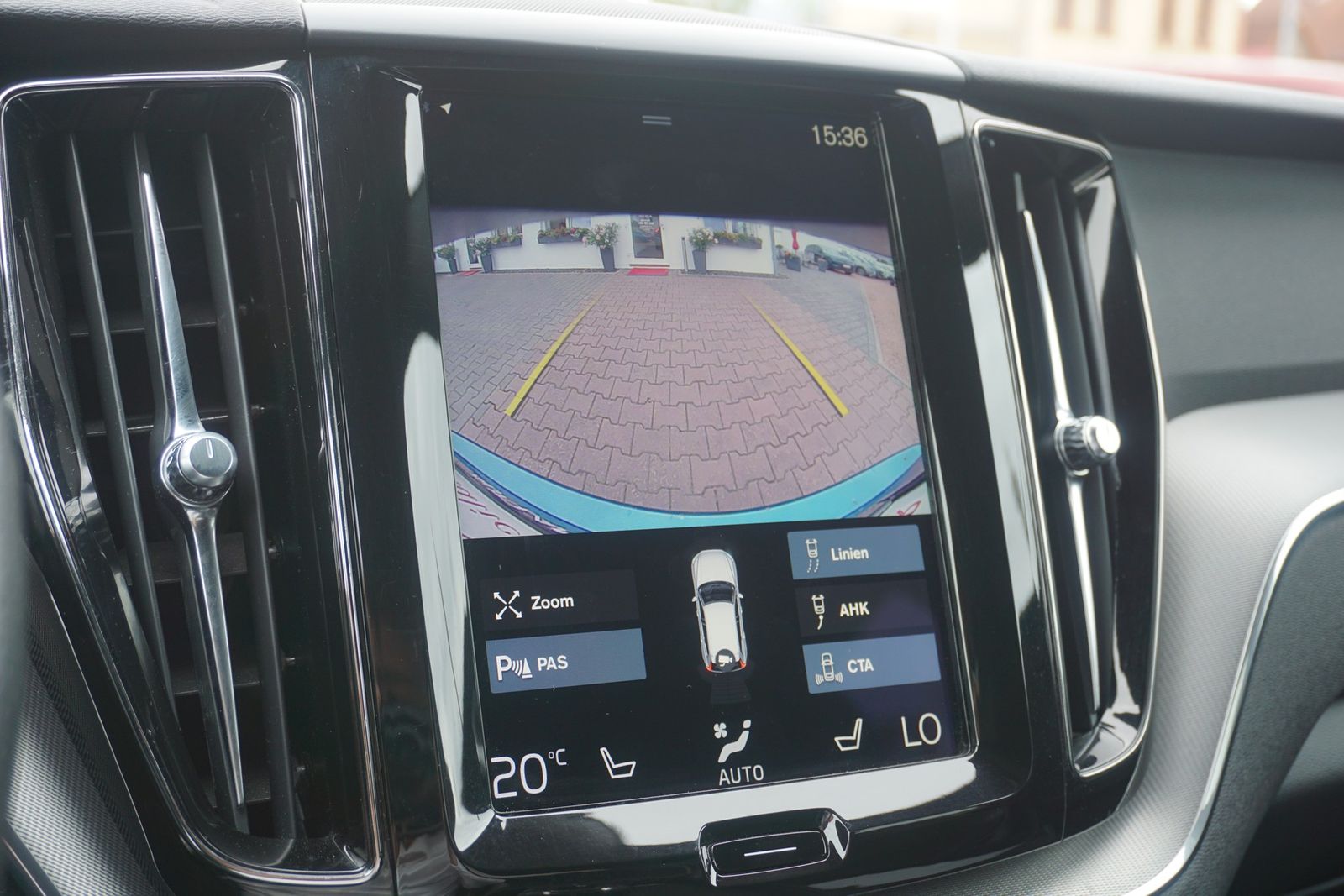 Volvo XC60 2.0 R Design AWD AHK Kamera Keyless Navi foto 16