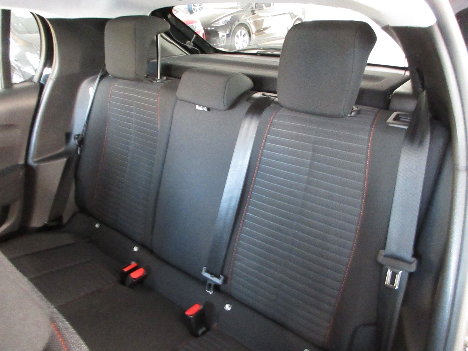Fahrzeugabbildung Peugeot 208 Active Pack 1.2T LED/NAVI/PDC/ALU/TEMPOMAT