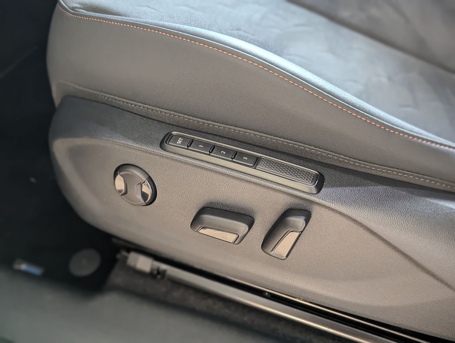 CUPRA Terramar 1.5 eTSI Sennheiser Edge-Paket HUD 19" - Image 23