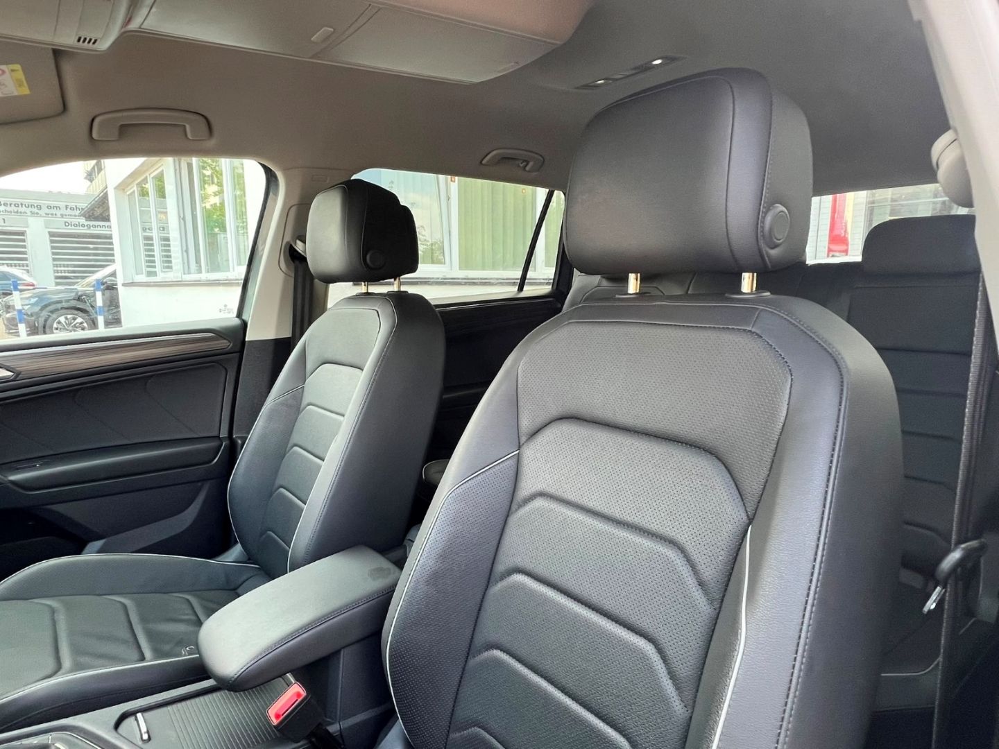 Tiguan Allspace 2.0TDI DSG - APP*LEDER*7SITZ*1HD