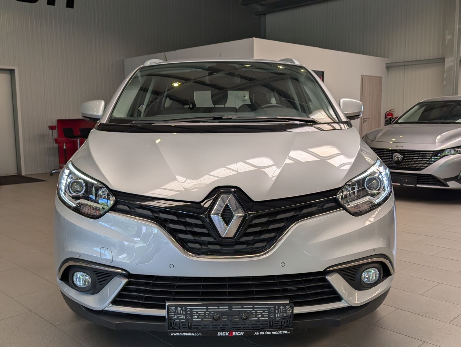 Fahrzeugabbildung Renault Grand Scenic 1.7 BLUE dCiFamily-Paket PDC v/h