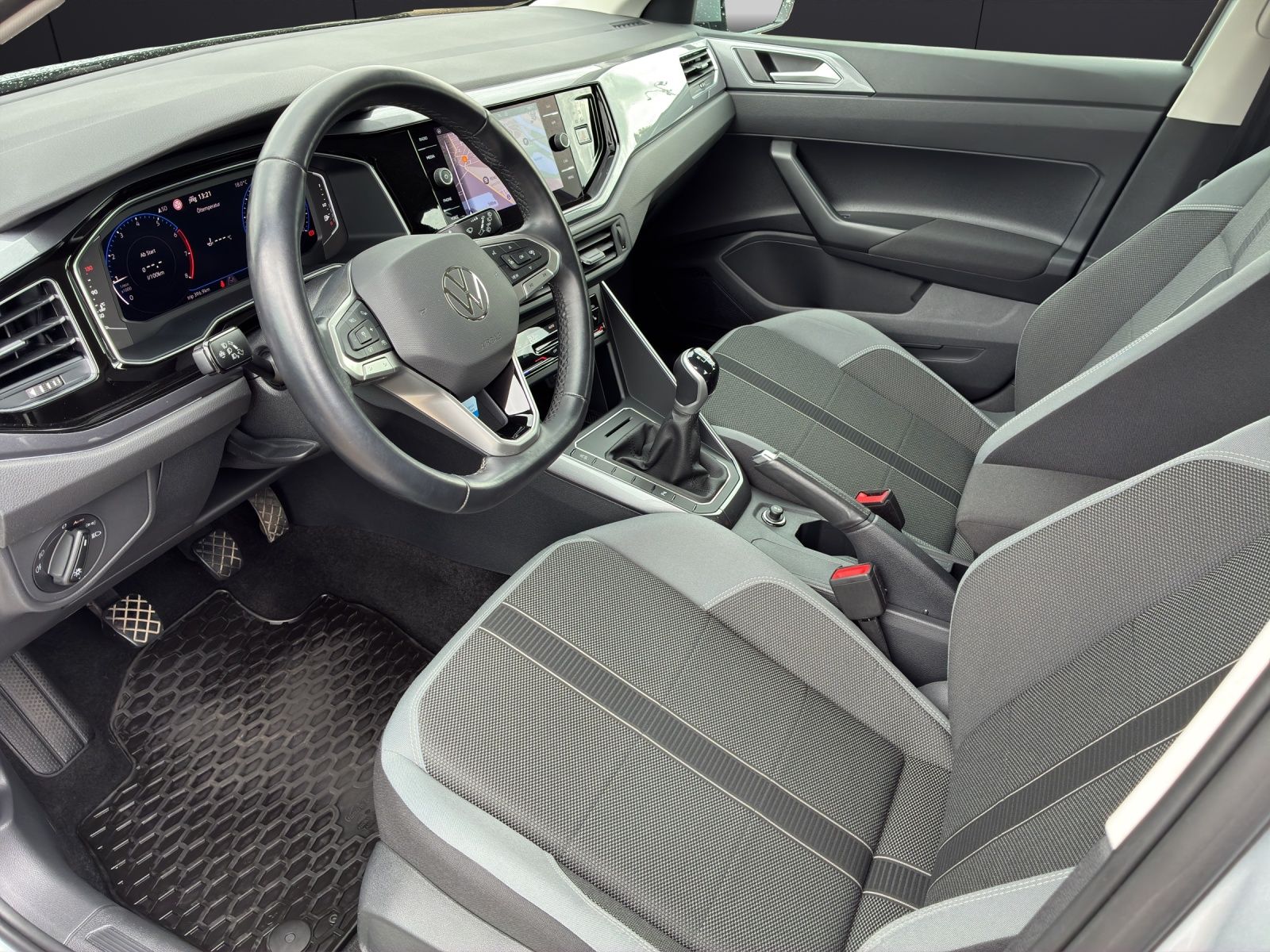 Fahrzeugabbildung Volkswagen Polo TSI Style IQ.Light Navi ACC SHZ App-Connect