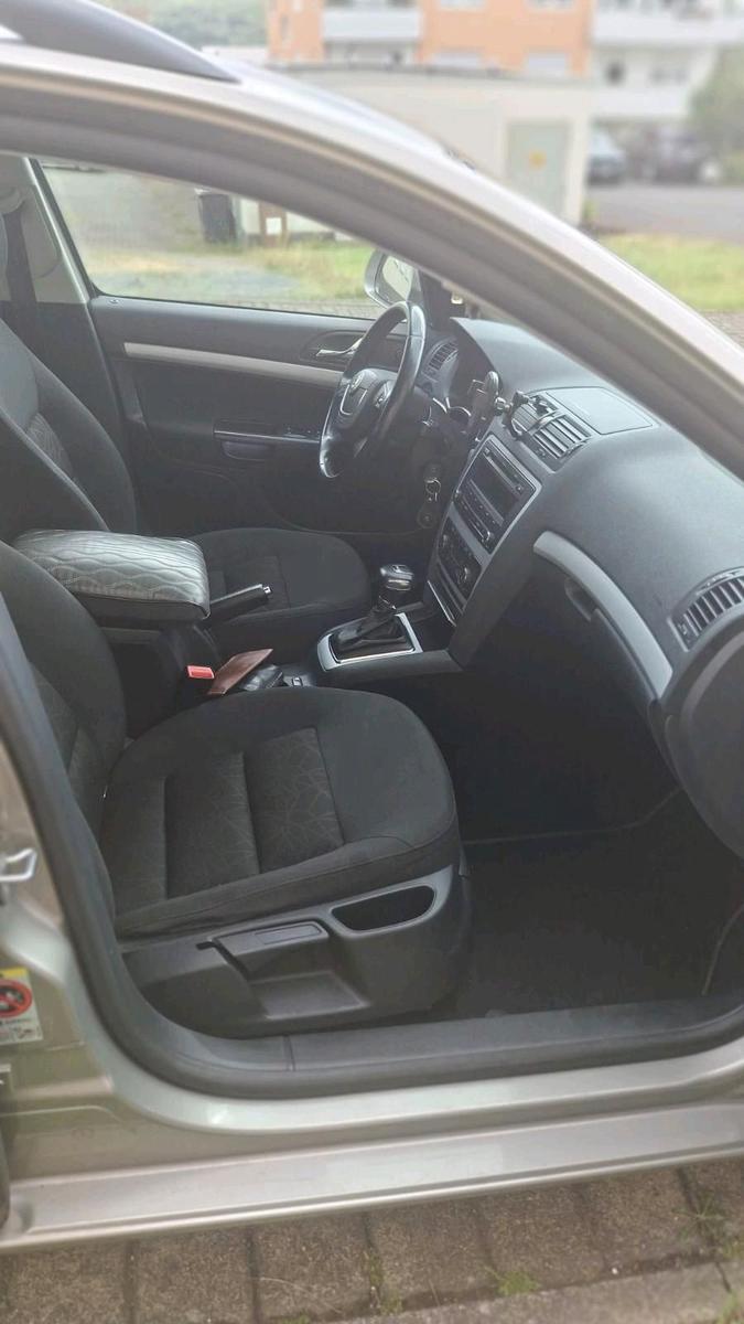 Skoda Octavia 2011 — photo 11