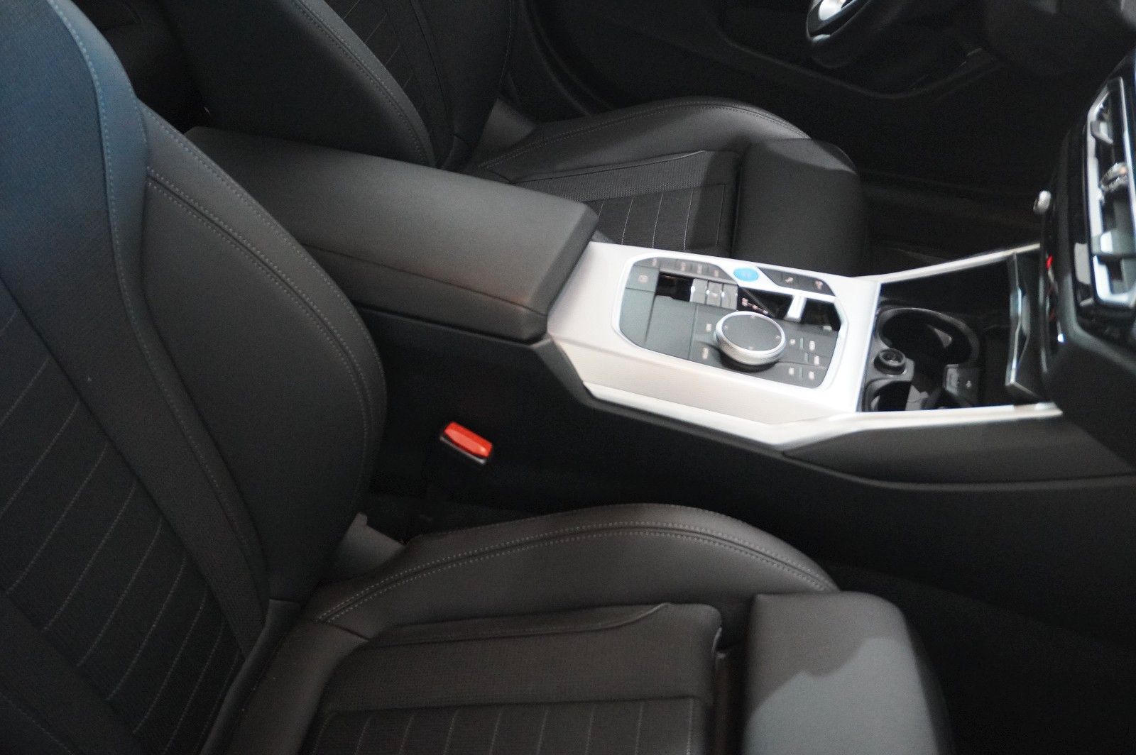 Fahrzeugabbildung BMW i4 Gran Coupe 35 eDrive 70KWH NAVI/KAMERA/SPORT