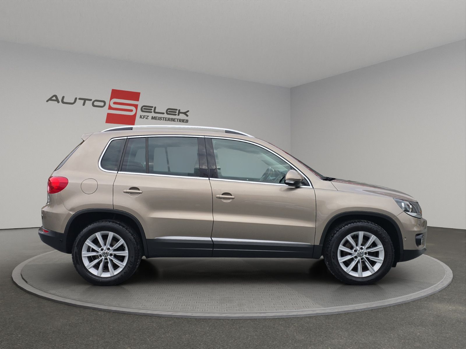 Fahrzeugabbildung Volkswagen Tiguan Sport & Style 4Motion+1.HAND+AUTOMATIK