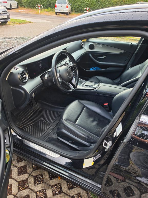 Image of Mercedes-Benz E 200