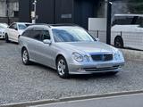 Mercedes-Benz E 320 - Mercedes-Benz E 320 mit Benzin-Antrieb