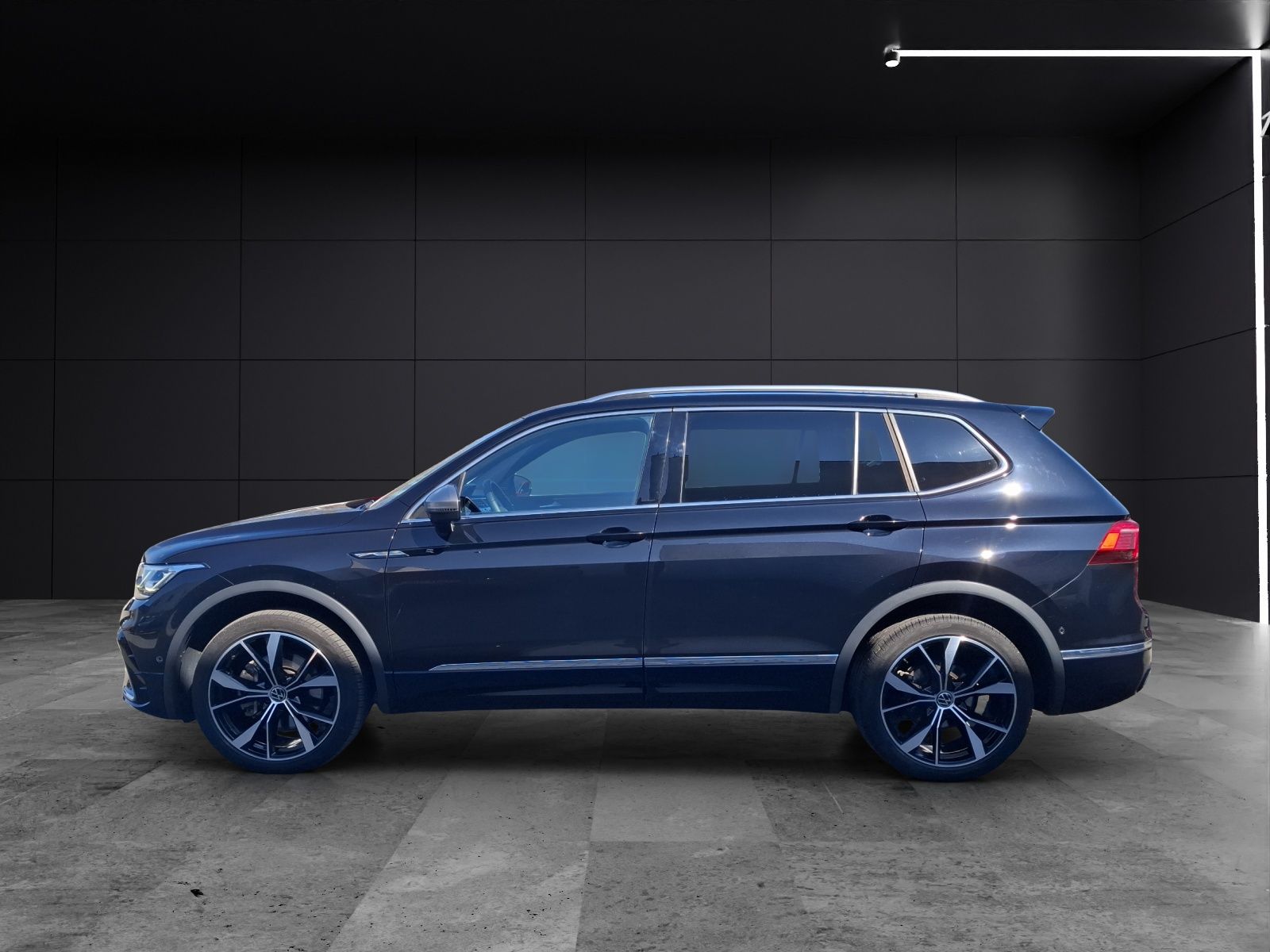 Fahrzeugabbildung Volkswagen Tiguan Allspace TDI R-Line DSG 4M Matrix AHK Nav