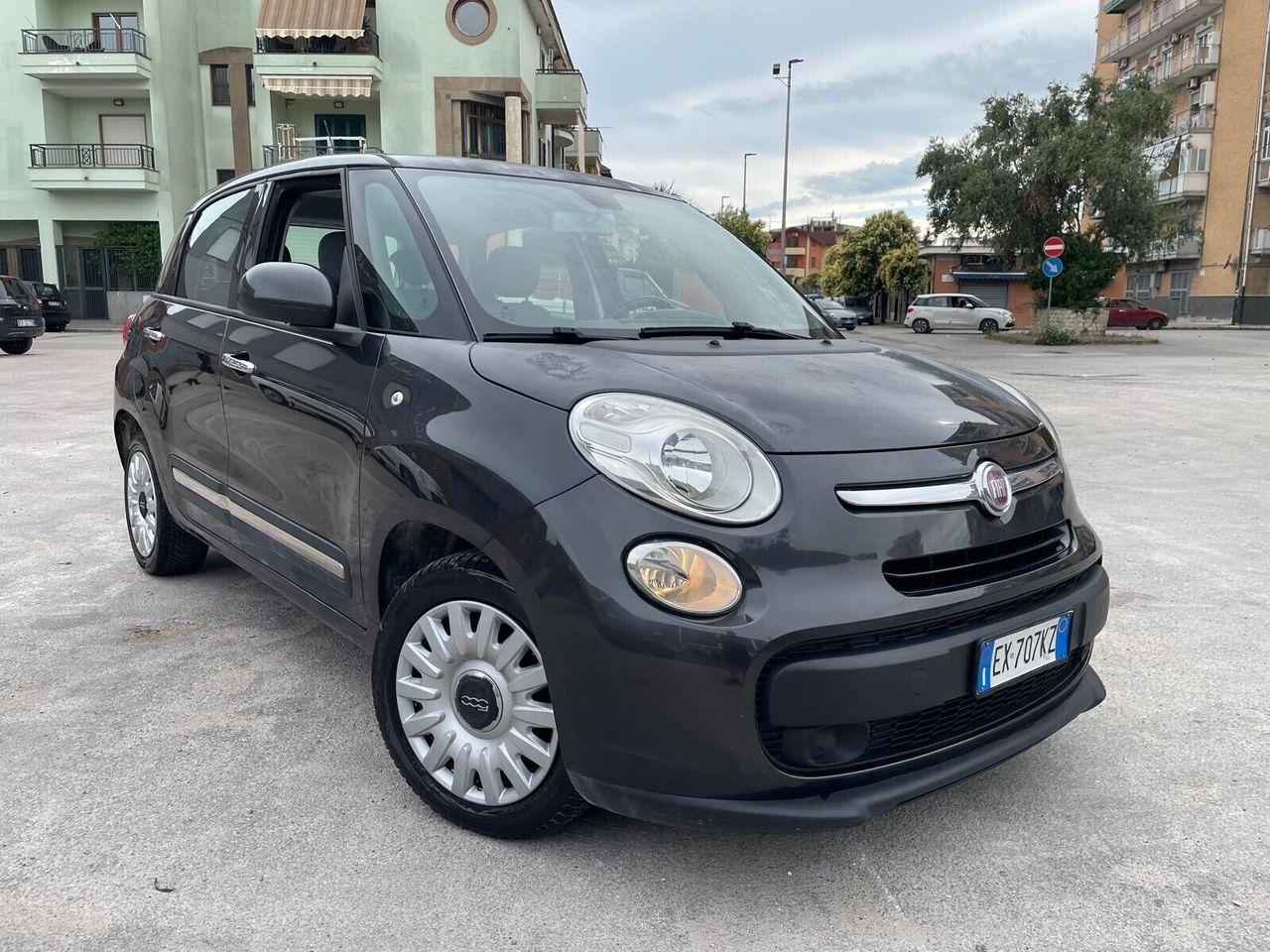 Fiat 500L 2015 — interior