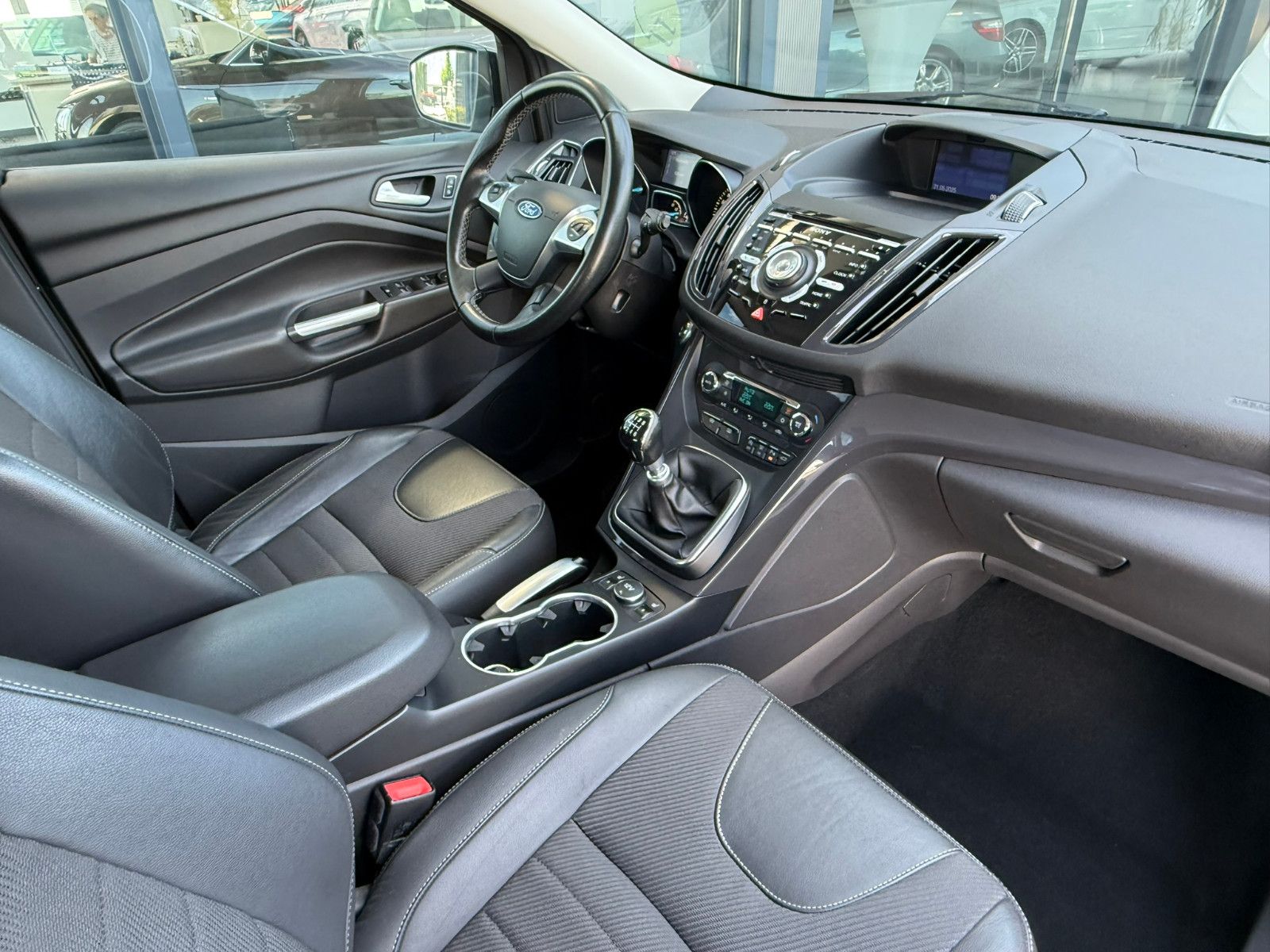 Fahrzeugabbildung Ford Kuga Individual KLIMAAUTO SITZHEIZUNG AHK