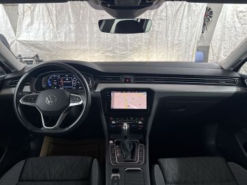 Volkswagen Passat - 11