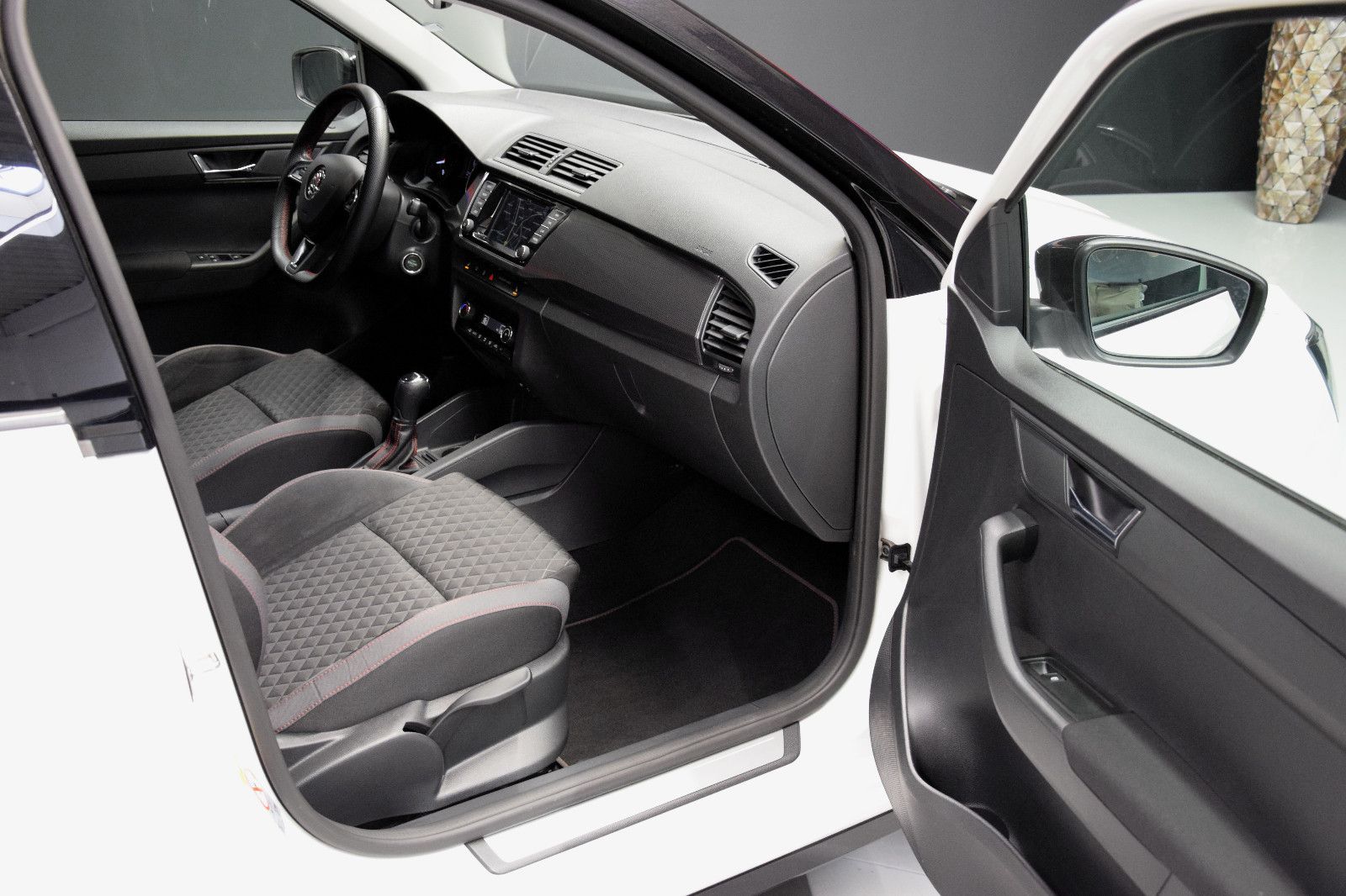 Fahrzeugabbildung SKODA Fabia R5 DSG Kamera Navi Klima ACC Shz PDC