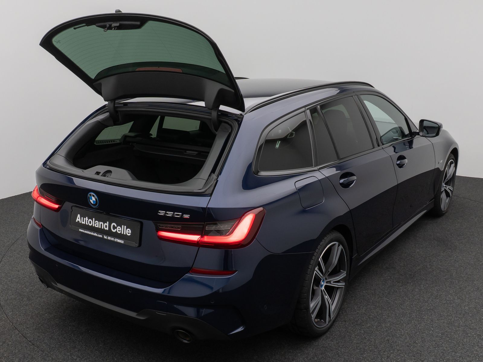 Fahrzeugabbildung BMW 330e  M Sport Laser Kamera HUD DAB HiFi Komfort