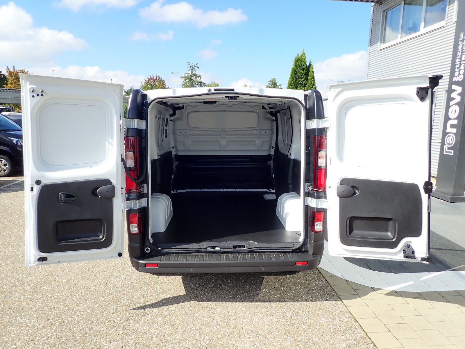 Fahrzeugabbildung Renault Trafic Lkw Business L1H1 2,8t Blue dCi 130