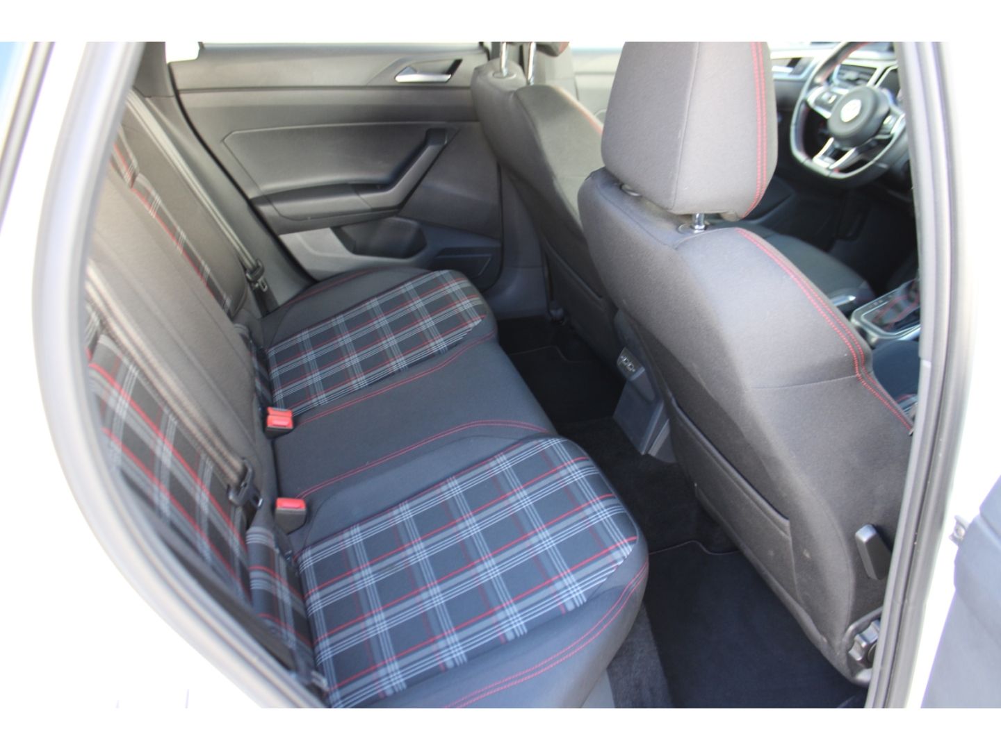 Fahrzeugabbildung Volkswagen Polo VI GTI 2.0TSI DSG ACC LED Milltek H&R PDC R