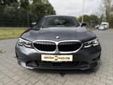 BMW 320d Advantage Schiebedach Navi Keyless - BMW 320 mit Diesel-Antrieb: Grau, Limousine