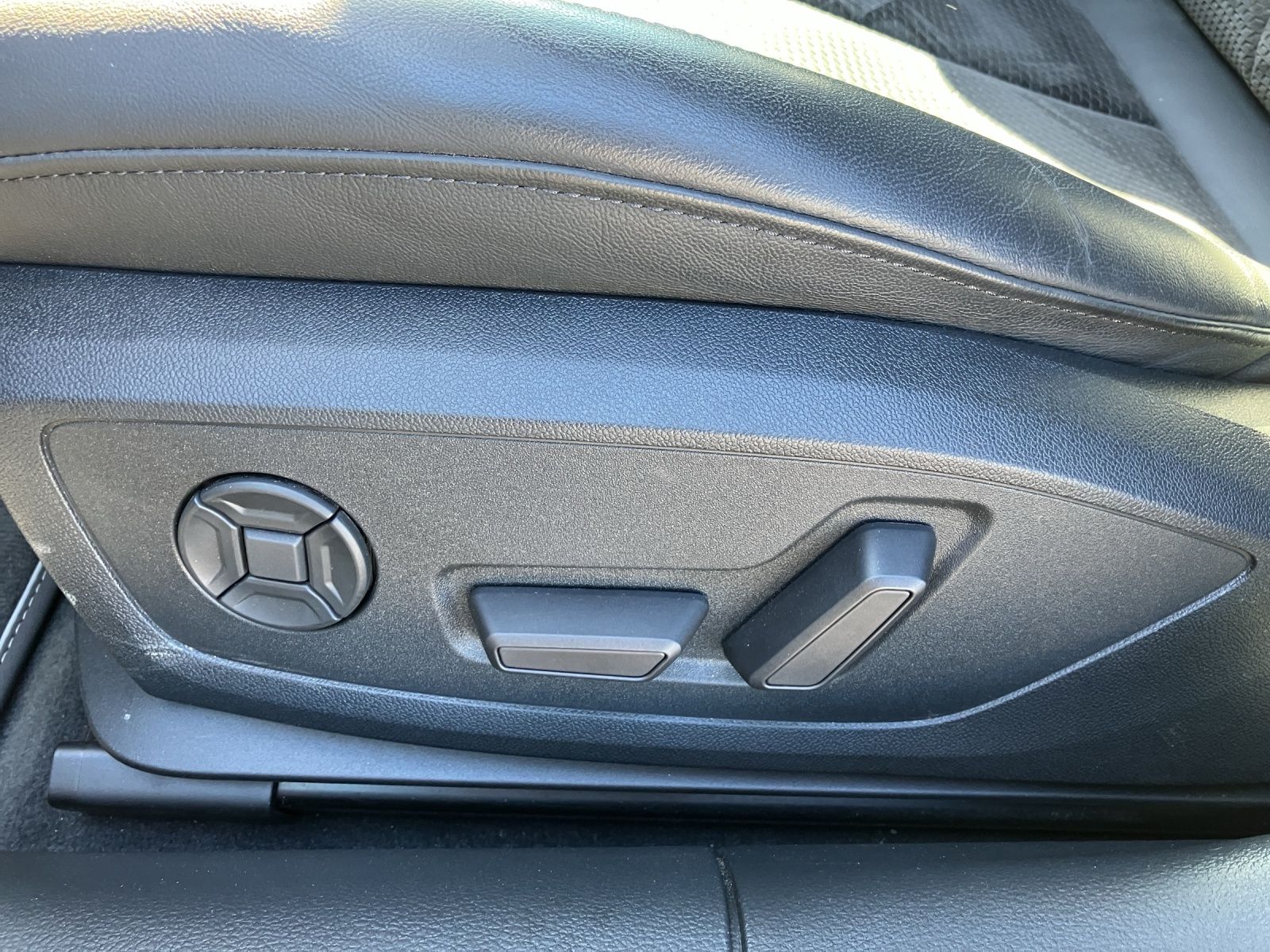 Fahrzeugabbildung Audi S6 Avant 3.0 TDI quattro Matrix Luft RFK Navi AV