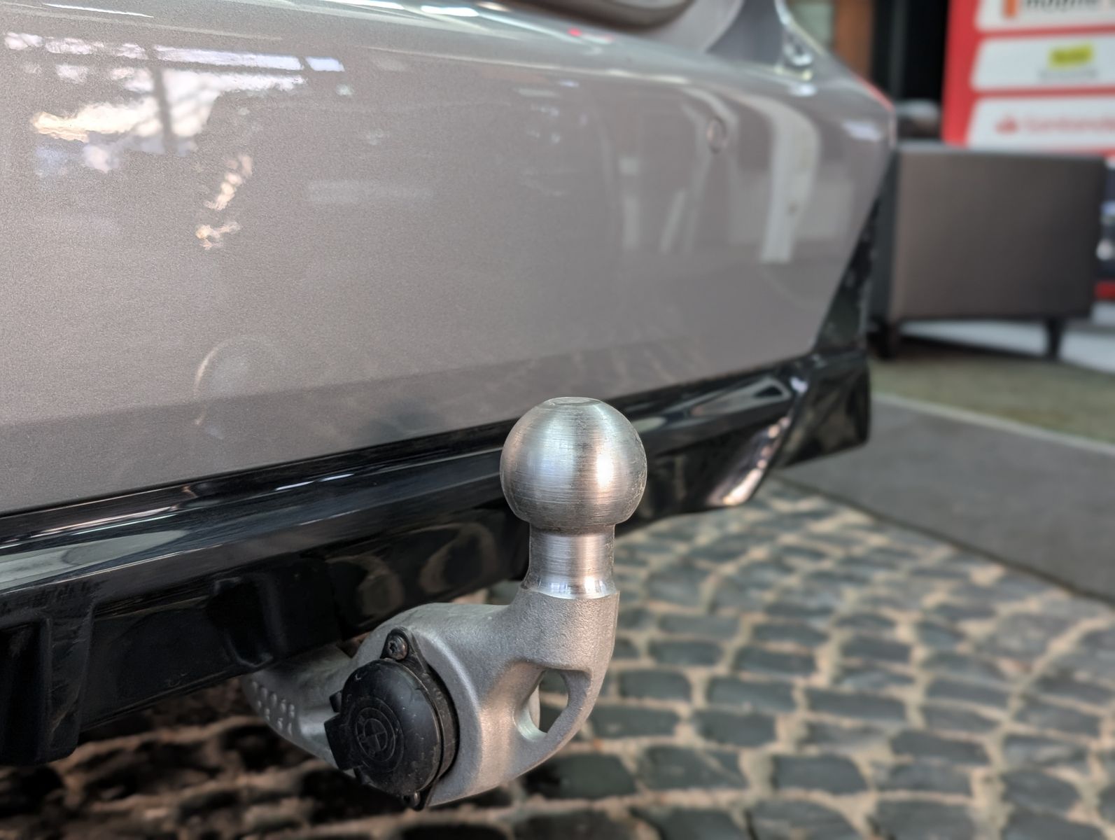 Fahrzeugabbildung BMW 218 Active Tourer  M Sport SHADOW PANO AHK LEDER