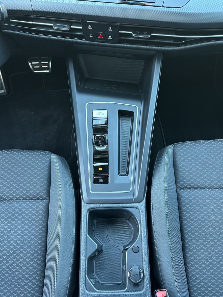 Fahrzeugabbildung Volkswagen Golf VIII 1.5 eTSI Active NAV+LED+PLA+17ZOLL+1HD