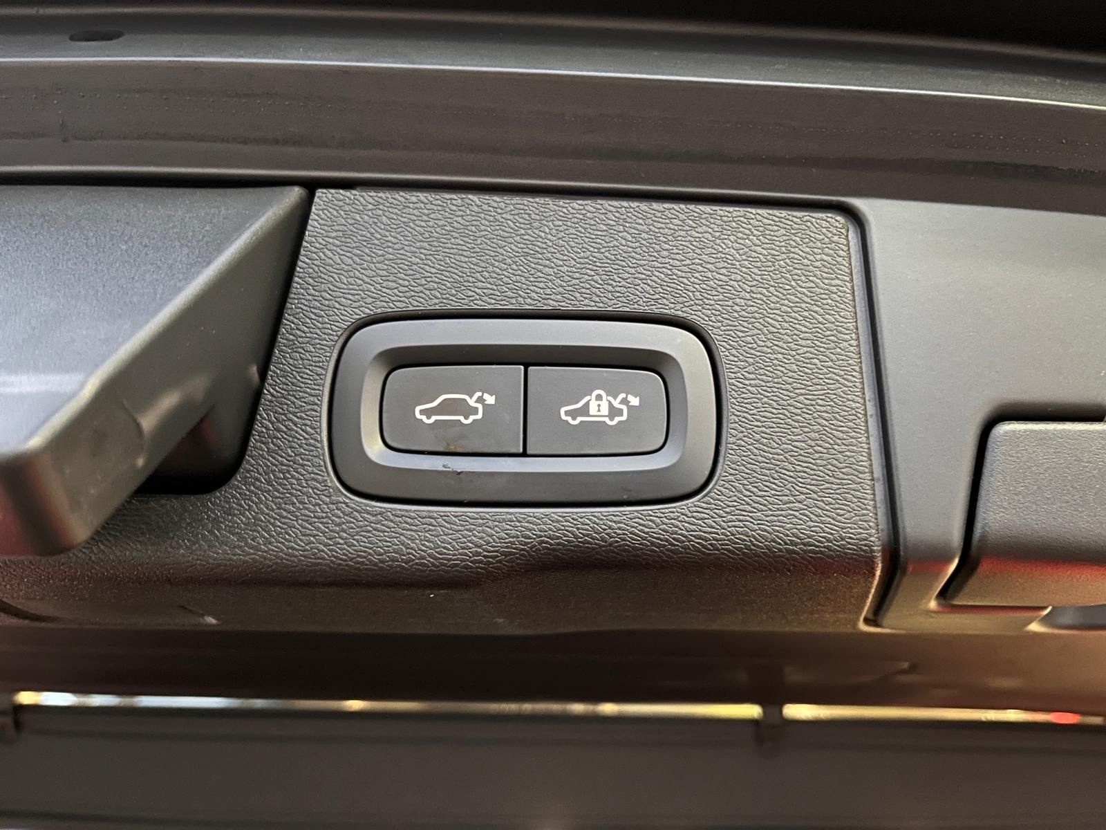 Fahrzeugabbildung Volvo XC60 Momentum Pro 2WD NAVI LEDER ALU