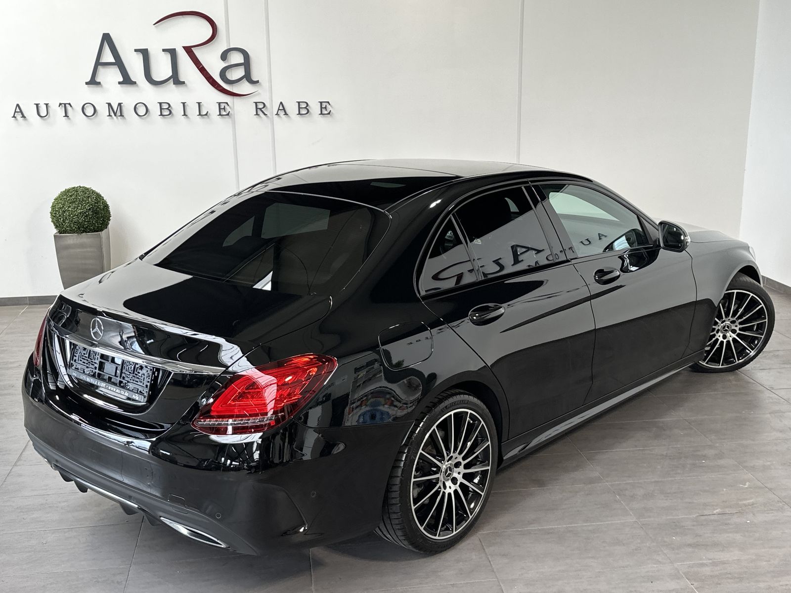 Fahrzeugabbildung Mercedes-Benz C 220d AMG-Line NAV+LED+AHK+PANO+19ZO+DISTRONIC