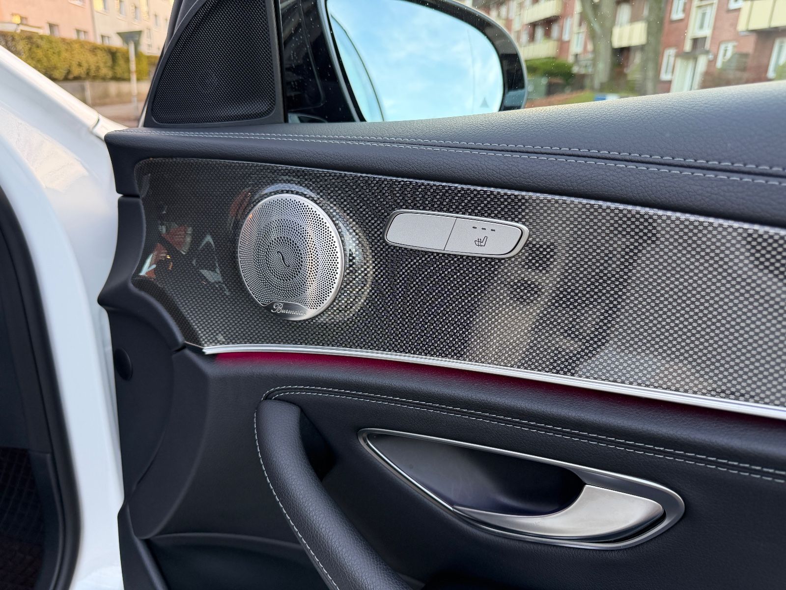 Fahrzeugabbildung Mercedes-Benz E 220d AMG*JUNGE STERNE*MUTLIBEAM*BURMESTER*AHK