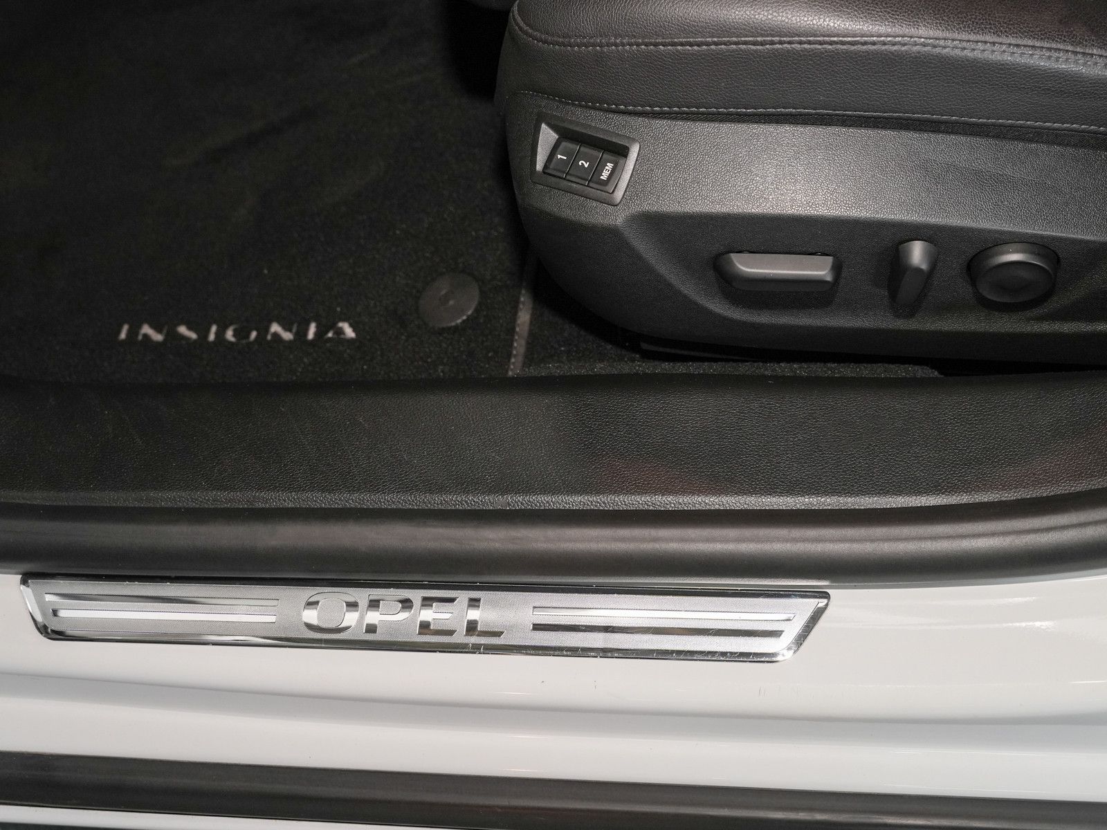 Fahrzeugabbildung Opel Insignia Business Innovation - OPC-Line|20 Zoll