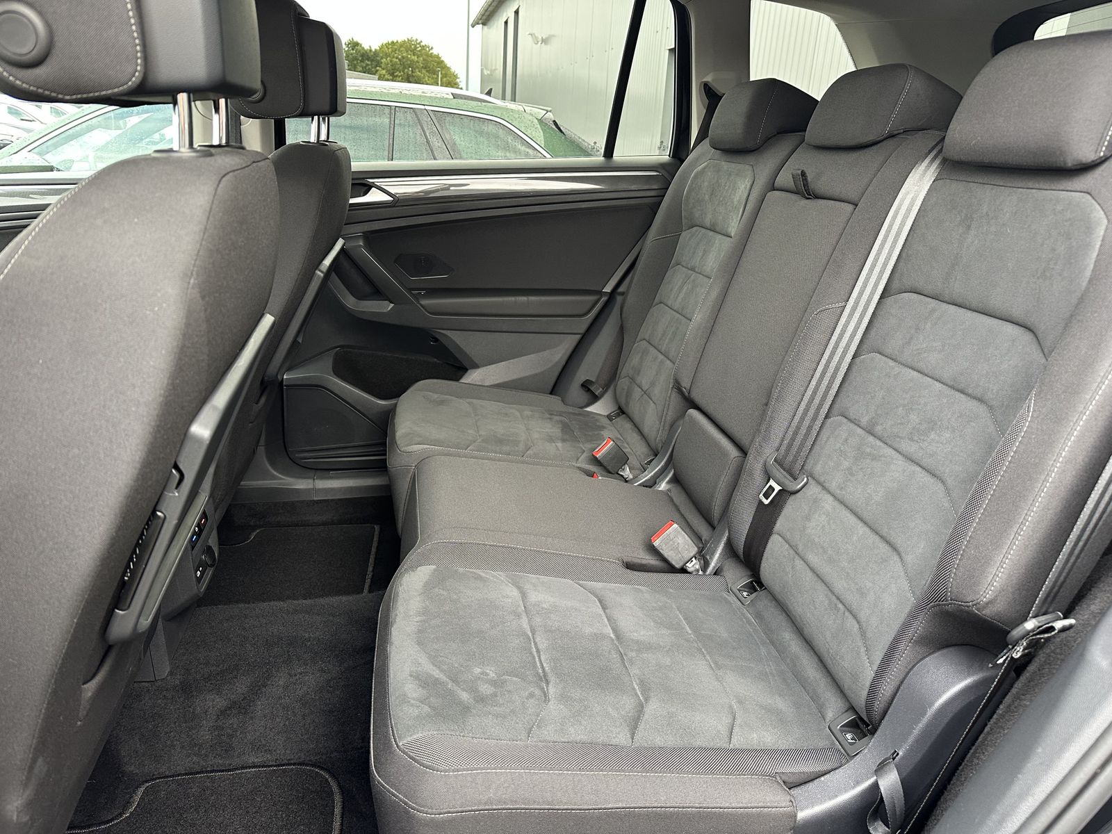 Fahrzeugabbildung Volkswagen Tiguan Allspace 2.0 TDI 4M DSG HL NAV+LED+ACC+VC