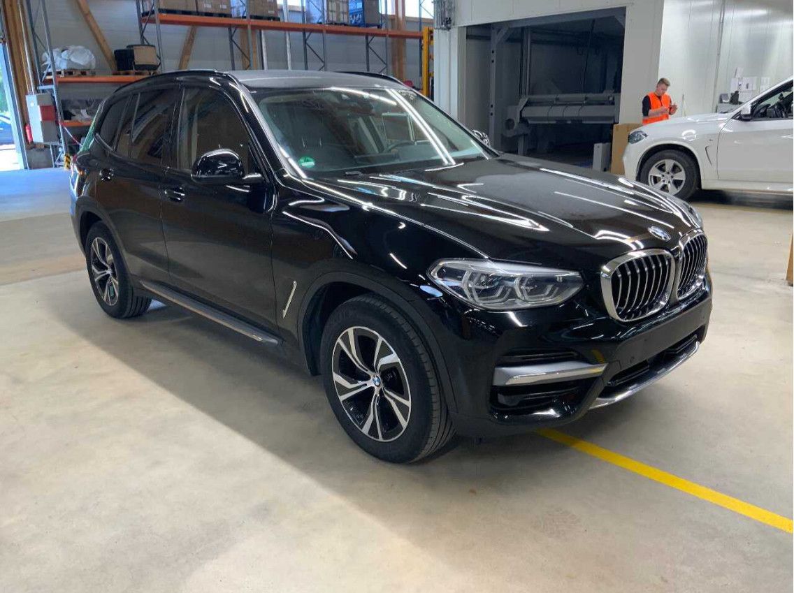 Fahrzeugabbildung BMW X3 xDr 20d AT8 LED/ACC/LEDER/VIRTU/NAVI/HIFI/DAB
