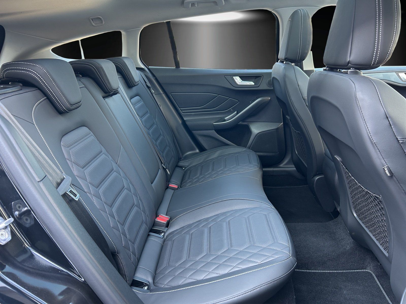 Fahrzeugabbildung Ford Focus 1.5 Active X Aut./LED/KAMERA/ACC/NAVI/PANO