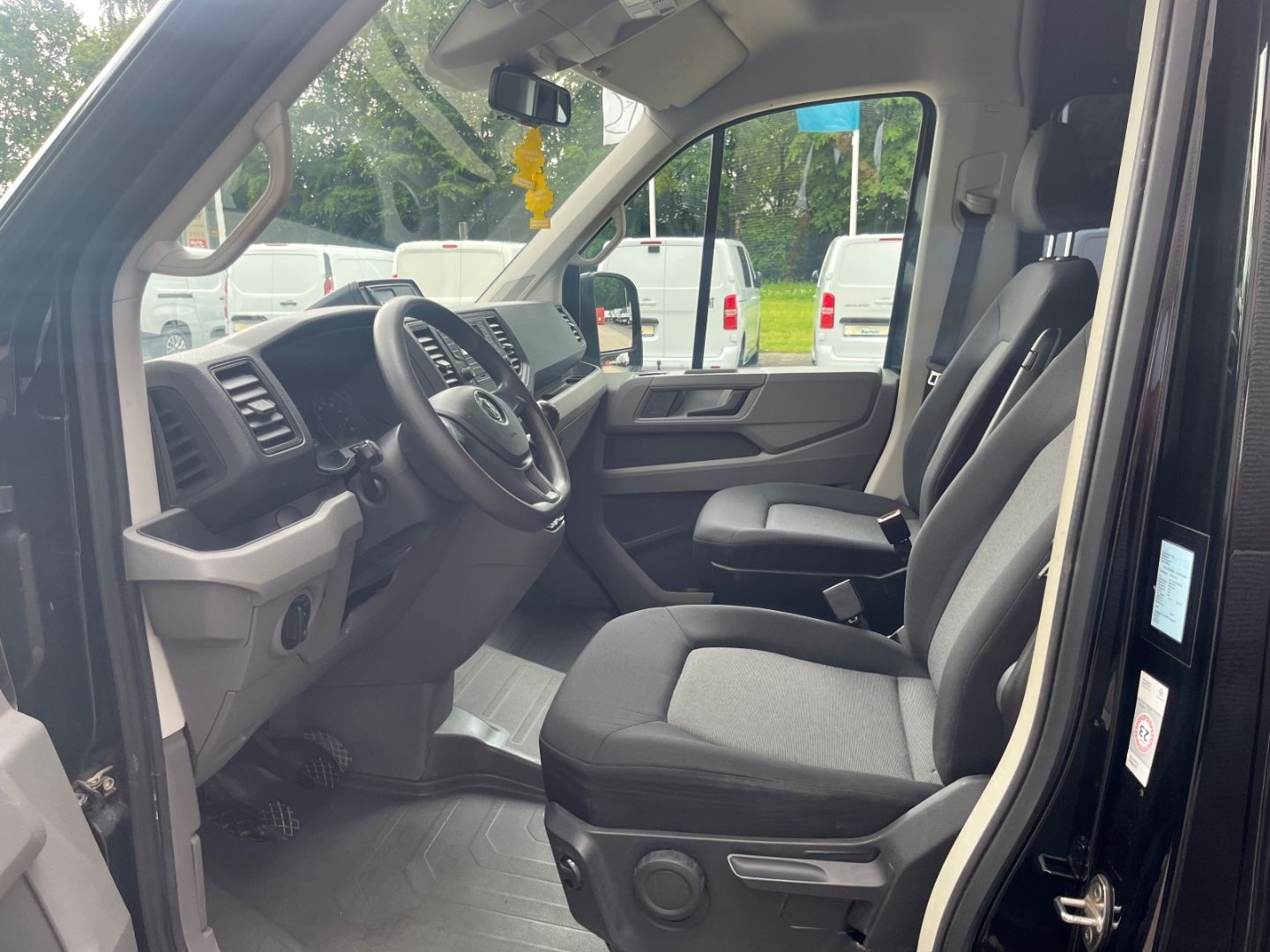 Fahrzeugabbildung Volkswagen Crafter PLUS 35 lang Hochdach FWD Kasten