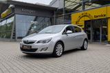 Opel Astra 1.6 Cosmo Autom. *SHZ*PDC*Xenon*Navi* - Opel Astra aus 2010: 1.6