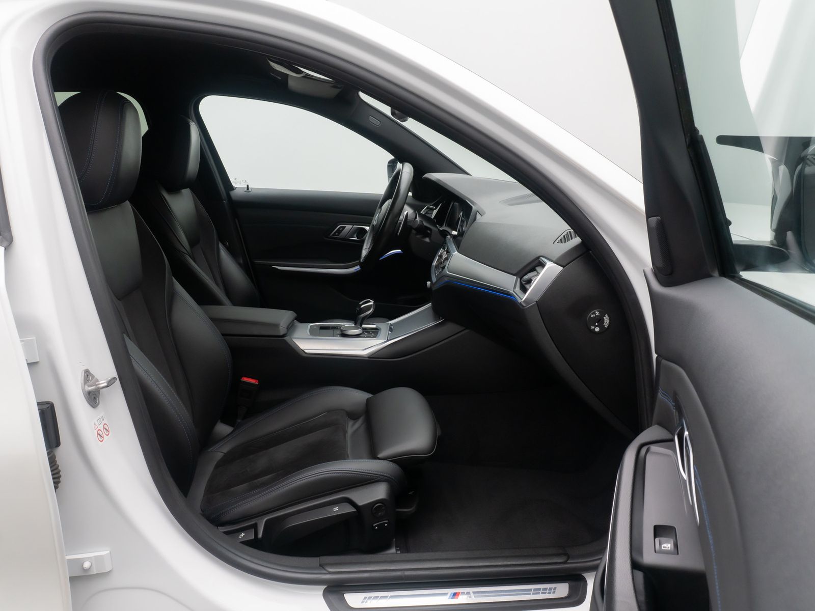 Fahrzeugabbildung BMW 320d xD M Sport ACC Kamera HUD AHK Laser DAB 19"