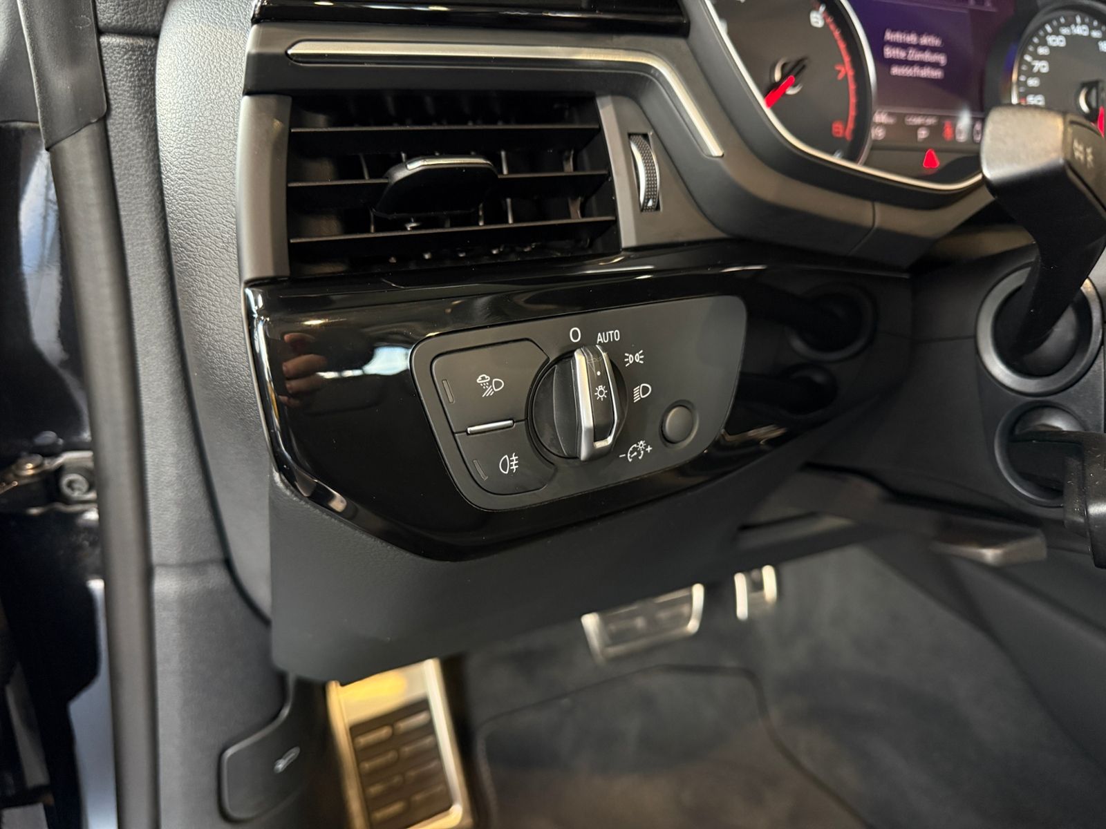 Fahrzeugabbildung Audi A5 Cabriolet 40 TFSI S line RFK LED NAVI