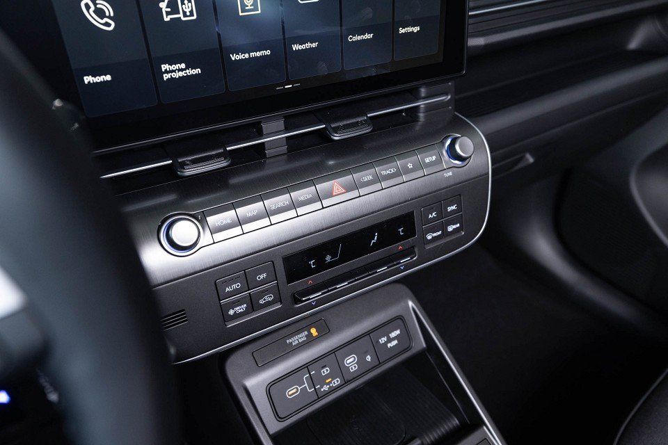 Fahrzeugabbildung Hyundai KONA Elektro 48,4kWh TREND Assi BOSE el. Heckkla