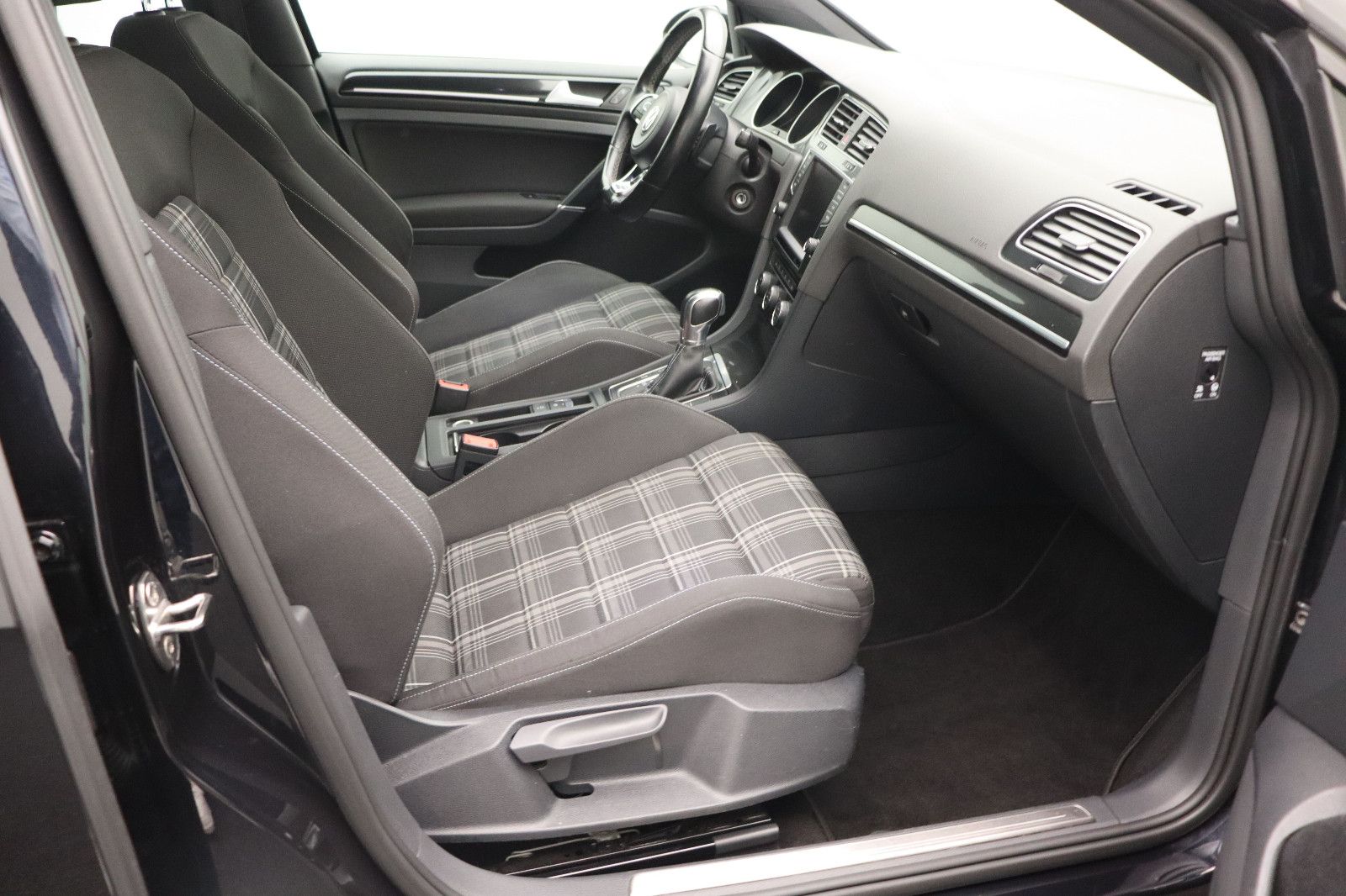 Fahrzeugabbildung Volkswagen Golf VII Variant 2.0 GTD  ACC Kamer Sport Xenon