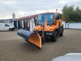 Unimog Zugmaschine U300 mit Schneepflug Streuer - Unimog U 300