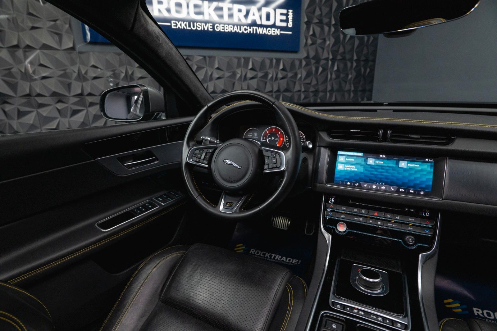 Fahrzeugabbildung Jaguar XF 300 Sport Black Edition | Pano | LED | 20Zoll
