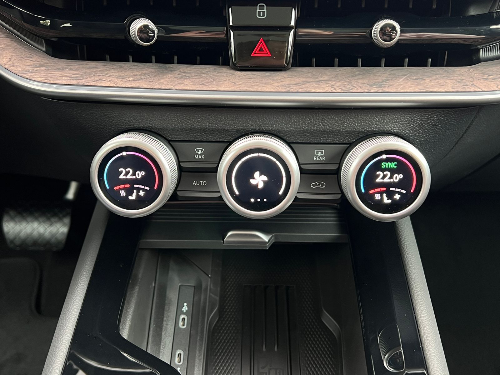 Fahrzeugabbildung SKODA Superb Combi L&K 2.0 TDI DSG 4x4 *AHK, Matrix-LE