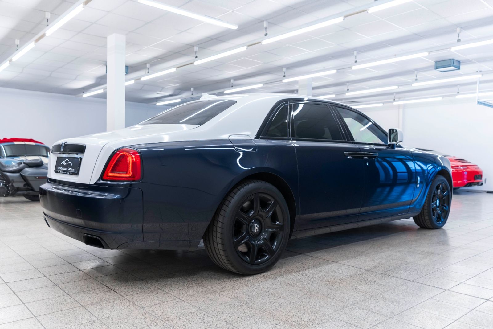 Fahrzeugabbildung Rolls-Royce Ghost V12 TWO TONE FACELIFT STERNHIMMEL KÜHLBOX
