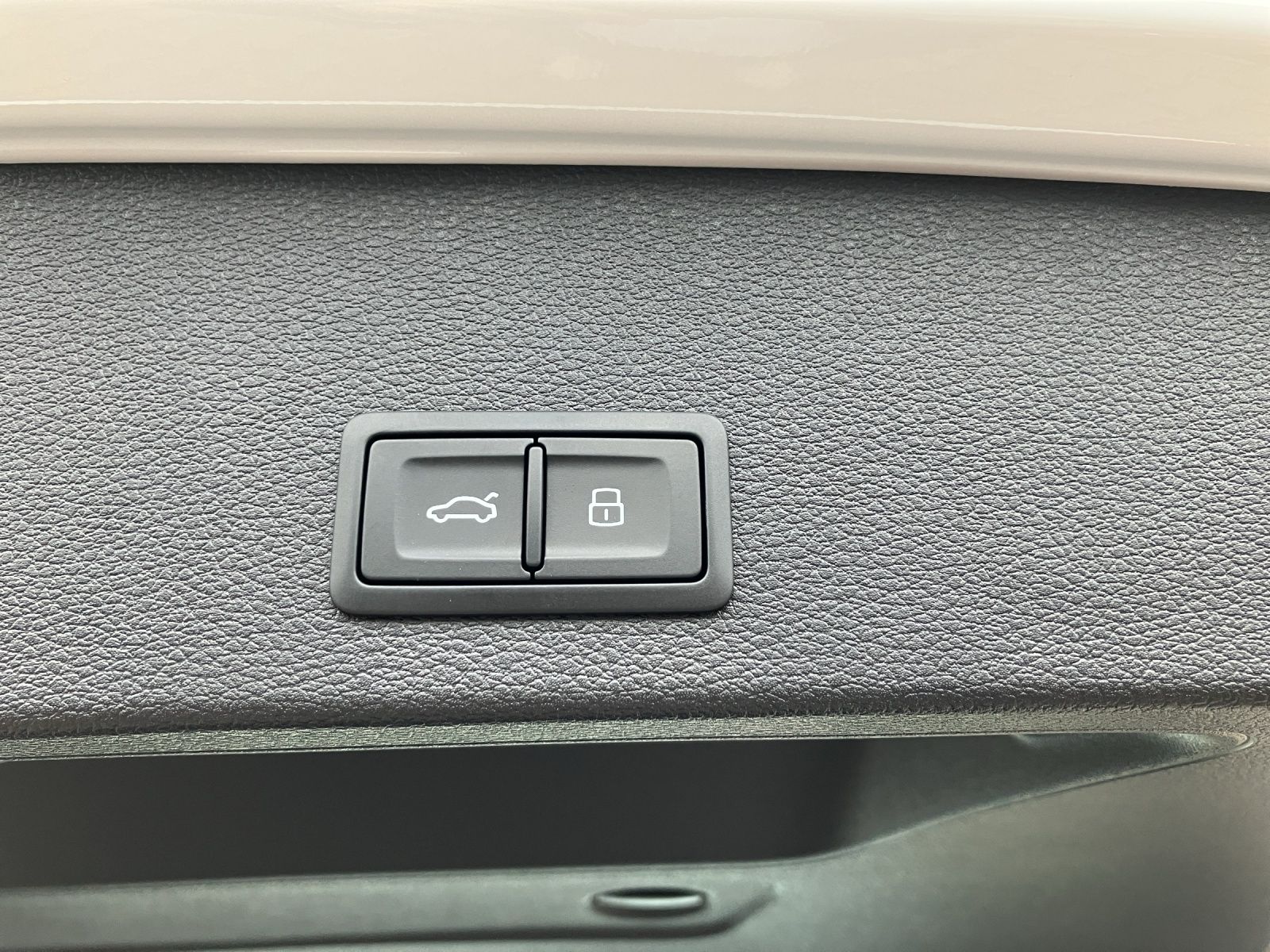 Fahrzeugabbildung Audi Q2 35 TFSI advanced Matrix GRA Vorb. Navi