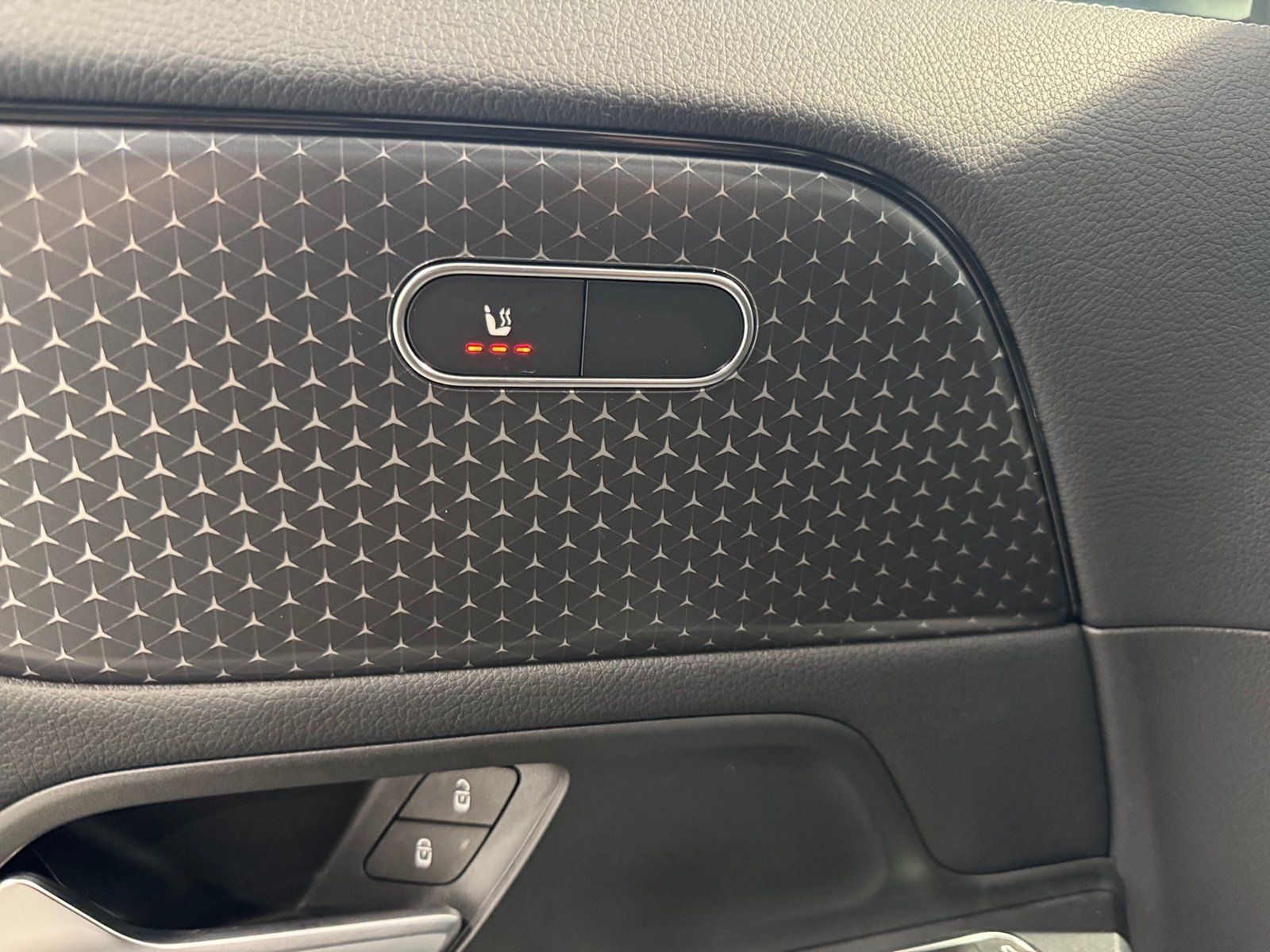 Fahrzeugabbildung Mercedes-Benz GLA 200*AHK*Totwinkel*Kamera*LED*Winterpaket