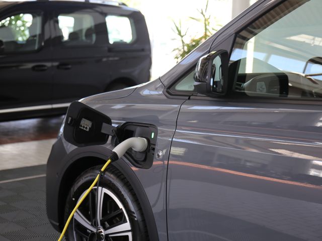 Volkswagen Caddy eHybrid DSG PanAmericana LED NAVI ACC AHK