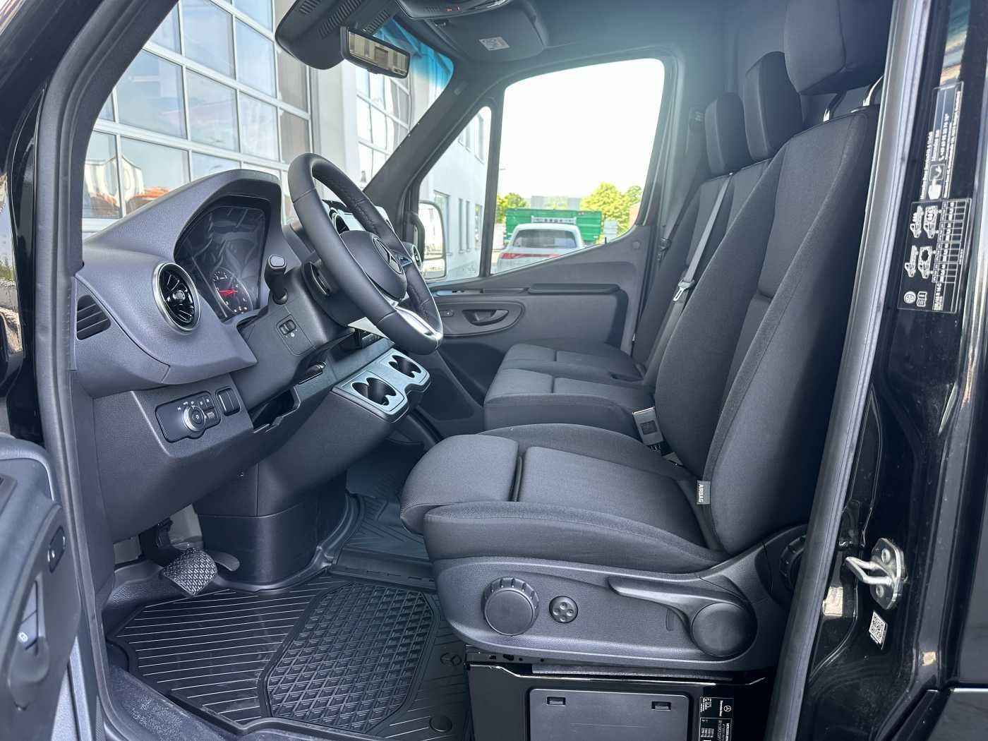 Fahrzeugabbildung Mercedes-Benz Sprinter 319 CDI 4325 AHK DISTRONIC 360 Klima